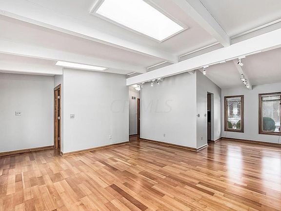 3rd image of 116 Orchard Ln