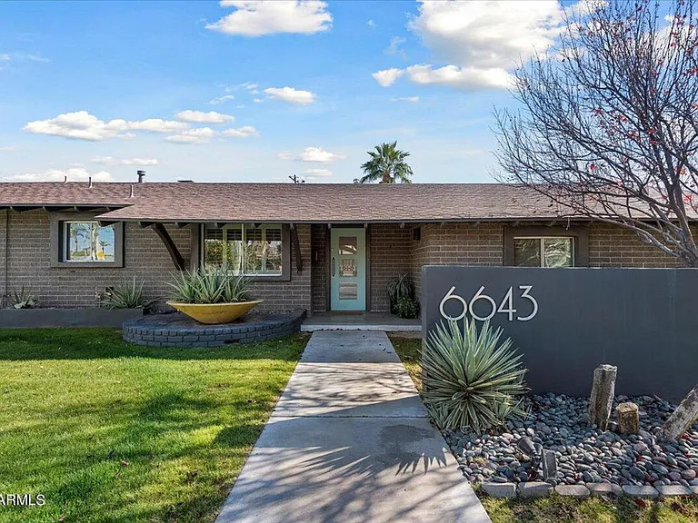 6643 N 7th Dr — Photo 1