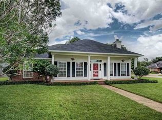 690 Olympic Dr, Flowood, MS 39232