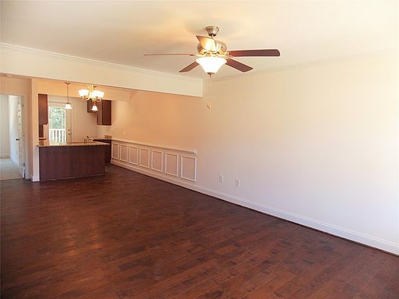 2nd image of 6240 Garden Cir