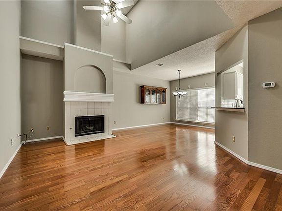 4th image of 2098 Montclair Ln
