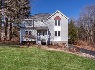 17 Pond St, Douglas, MA 01516