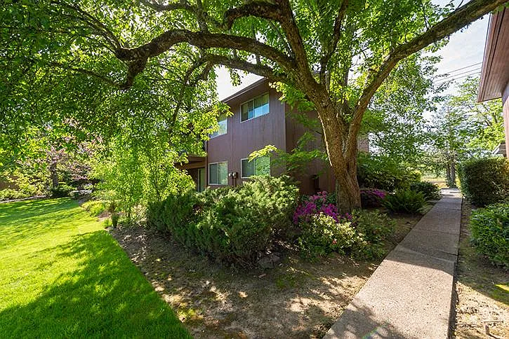 Royal Oaks Apartments — Photo 3