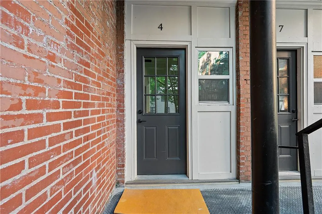 2 bed, 2.0 bath, 900 sqft, $2,000 — Photo 2