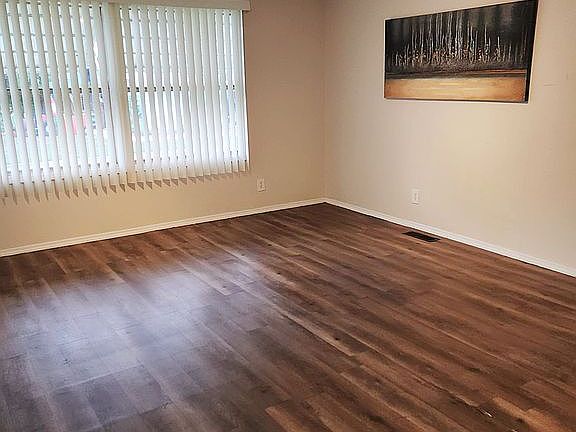 2nd image of 985 Siesta Dr