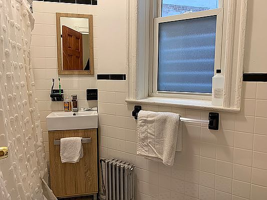 4th image of 271 Halsey St APT 2R