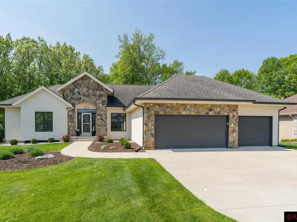 125 Hidden Oaks Cir, Mankato, MN 56001
