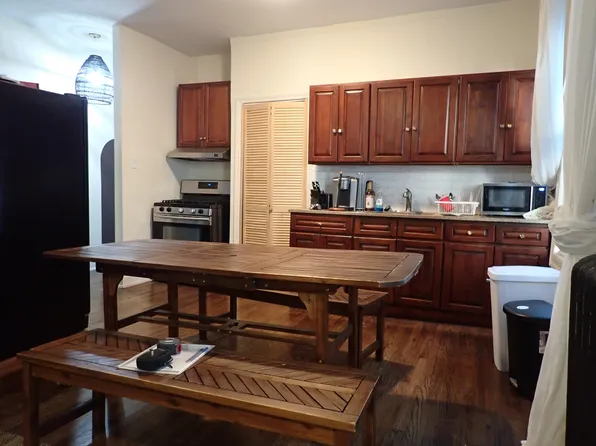 743 Alabama Avenue image 3 of 10