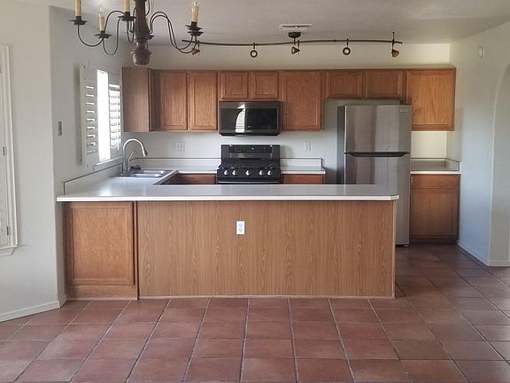 5th image of 483 S Chalet Ave