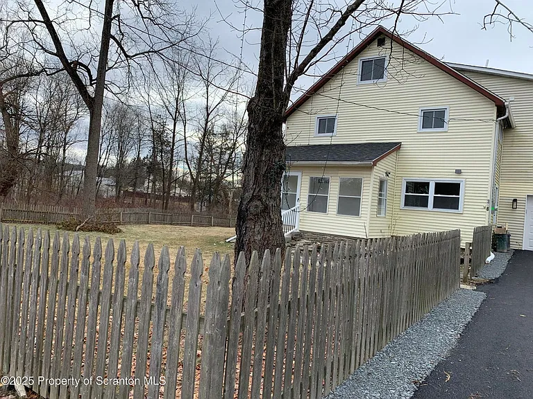 318 Simrell Rd — Photo 7