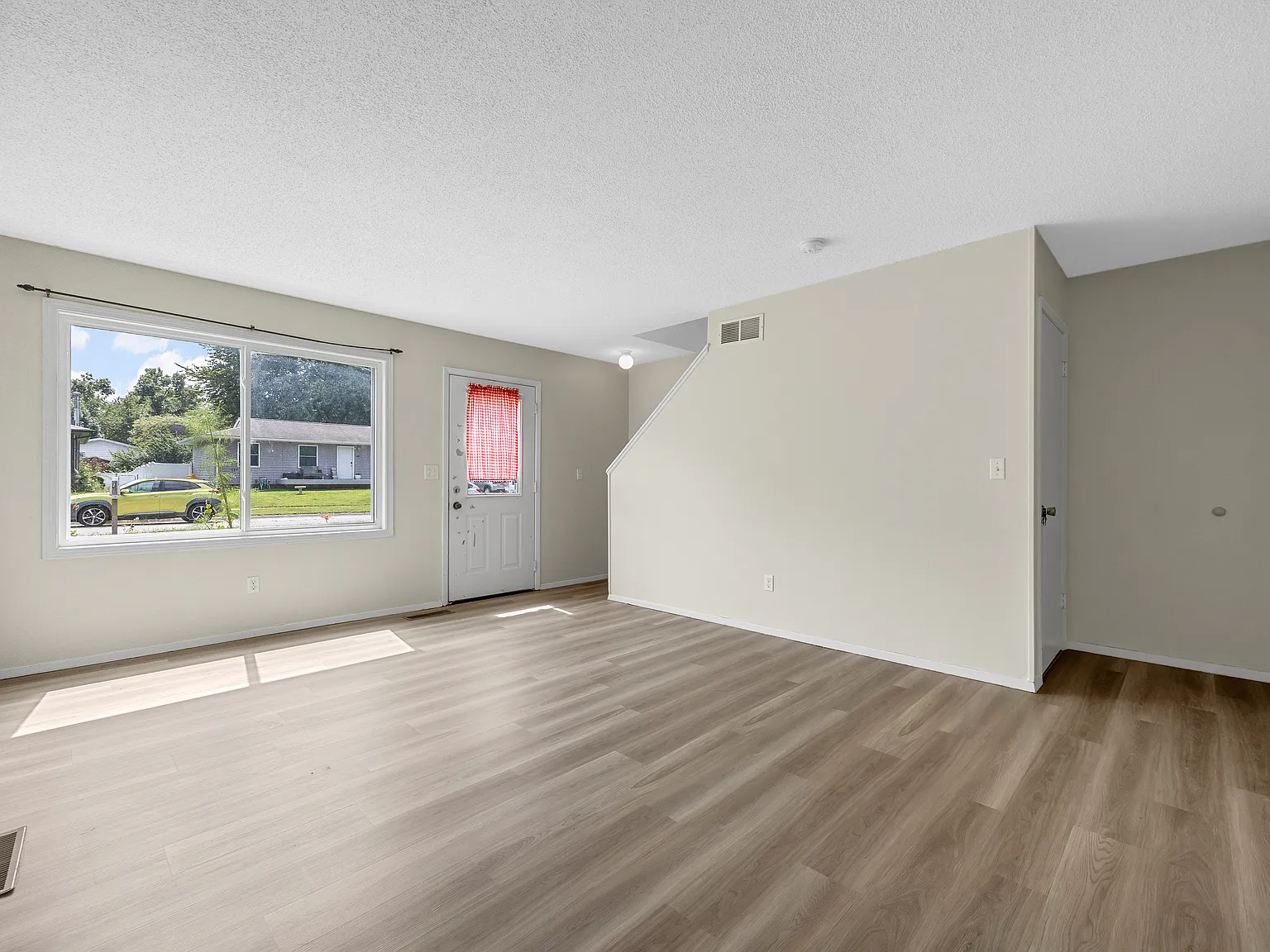 2 bed, 1.5 bath, 1063 sqft, $1,375 — Photo 4