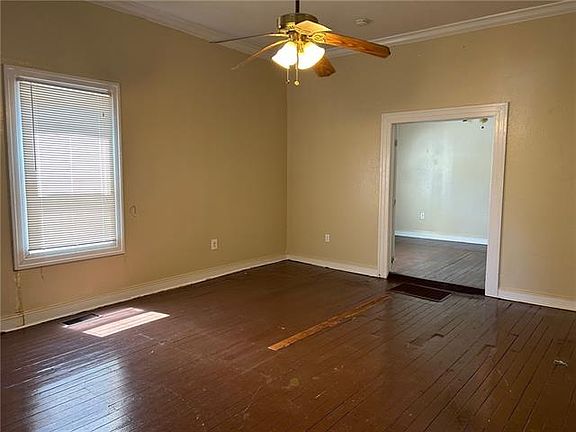 2nd image of 5656 Hawthorne Pl