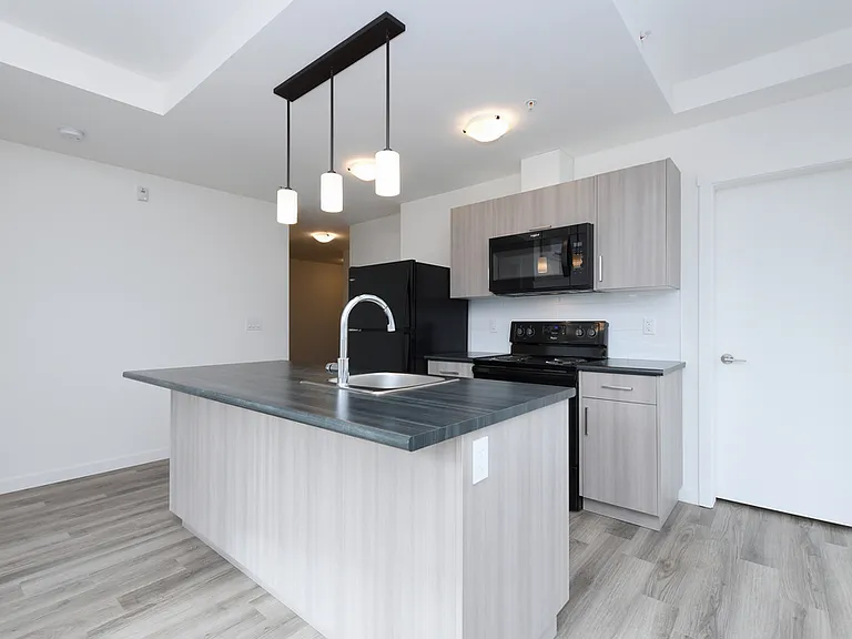 765 Hockley Ave — Photo 1