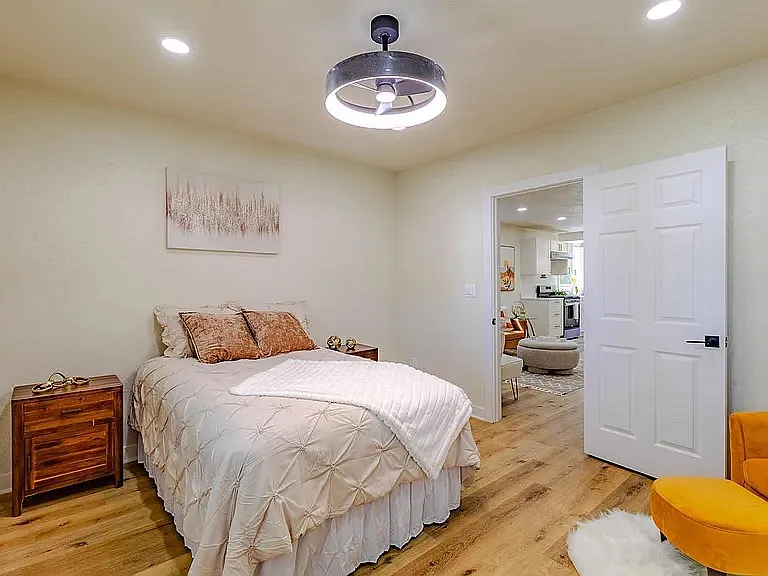 4 bed, $800 — Photo 3