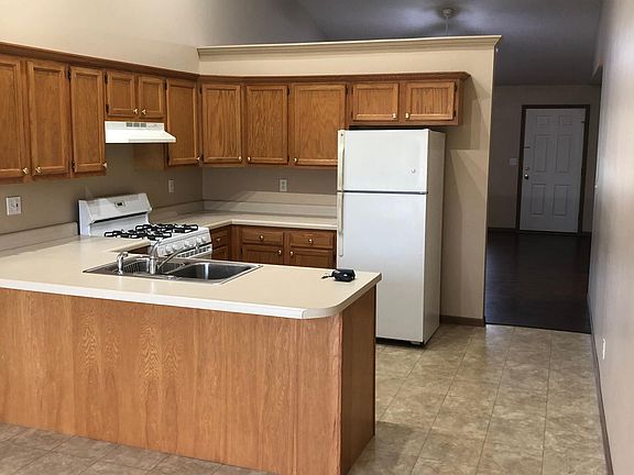3rd image of 107 Brookside Glen Dr