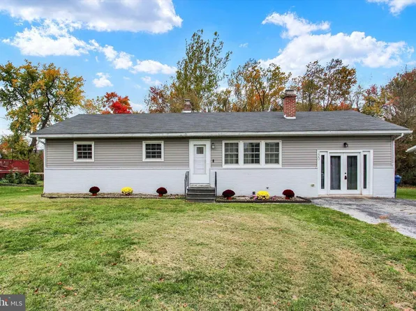 120 S Queen St, Biglerville, PA 17307