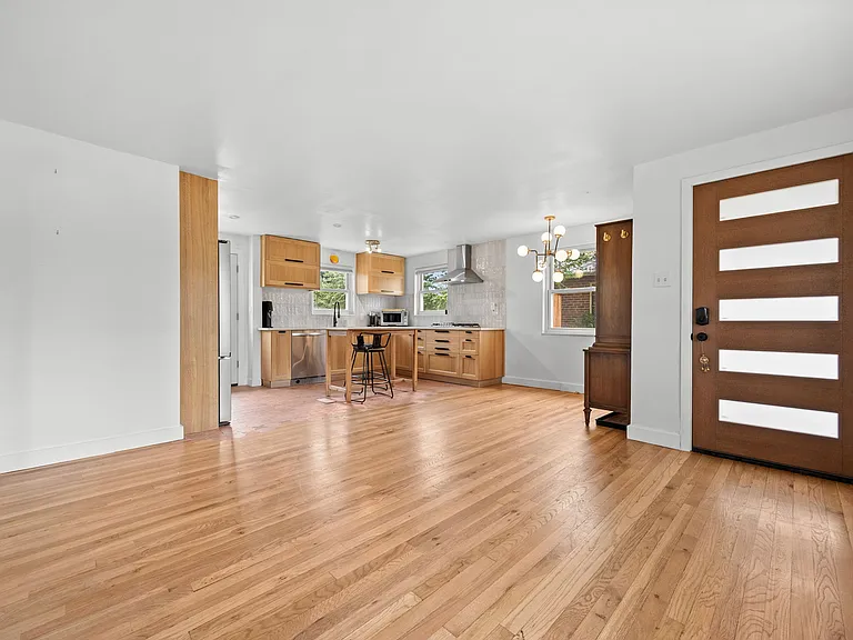 3040 N Glencoe St — Photo 2