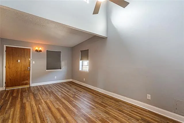 2 bed, 1.0 bath, 830 sqft, $1,250 — Photo 3