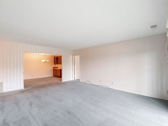 4th image of 1925 Westchester Rd APT 214