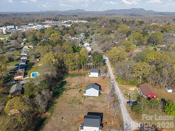 4th image of 409 Kickapoo Ave