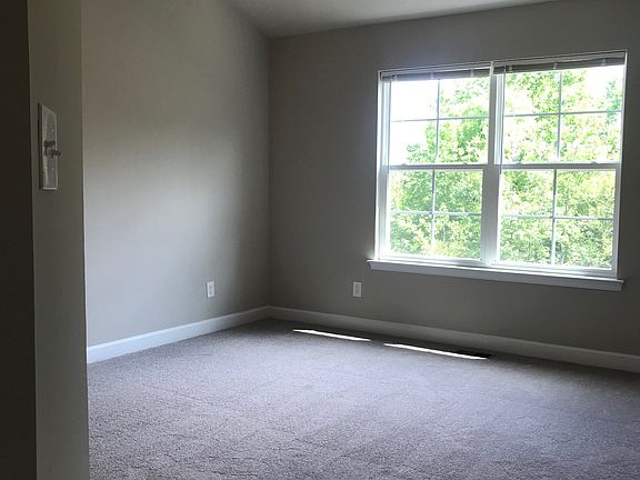 4th image of 92 Andrews Pl