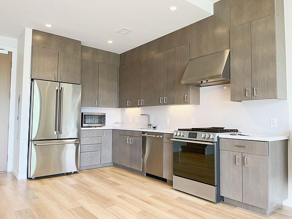 2nd image of 2515 El Camino Real #8