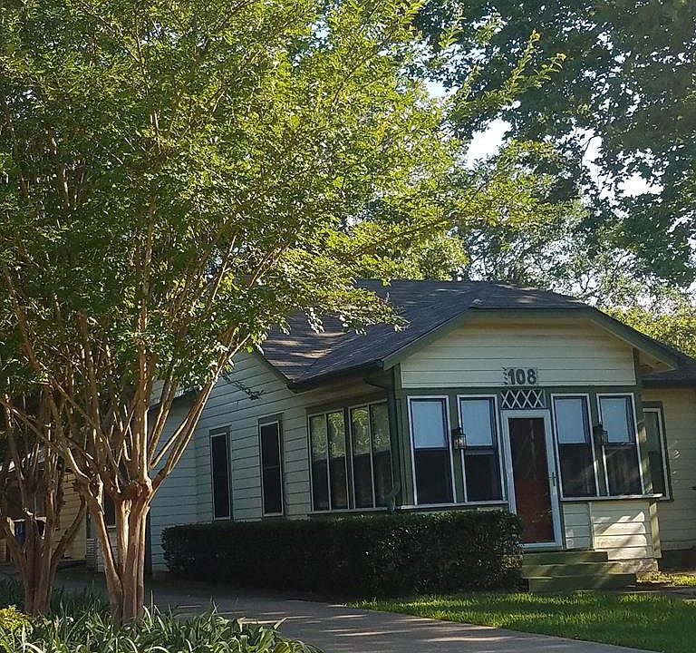 1st image of 108 W Woodland St