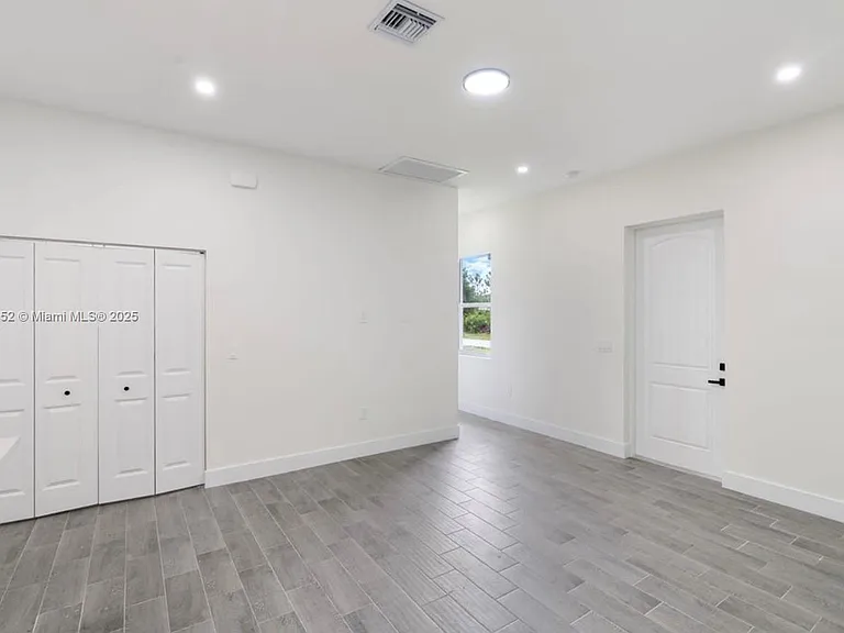 710 Peacock Ave — Photo 6