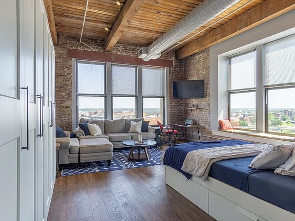 3rd image of 308 W 8th St APT 516