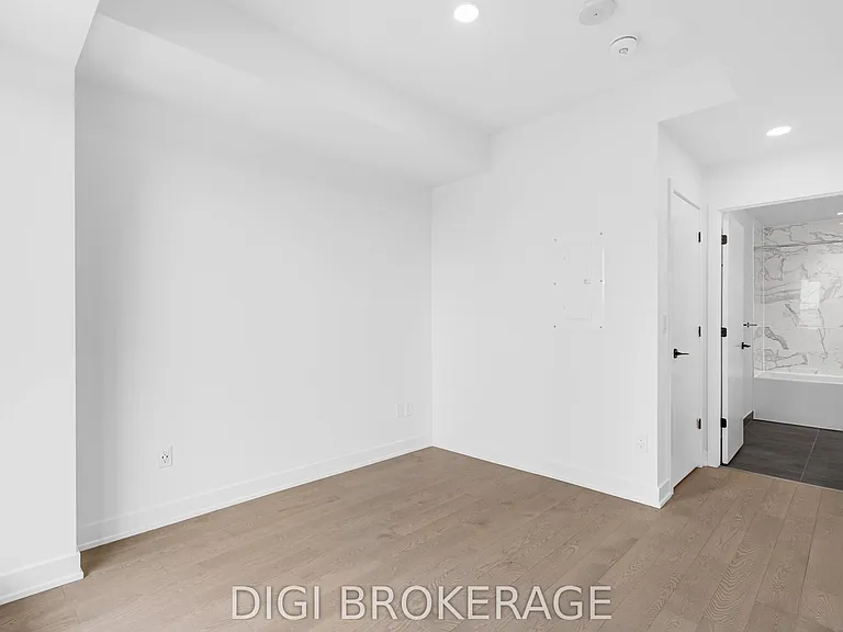 560 Rideau St #413 — Photo 12