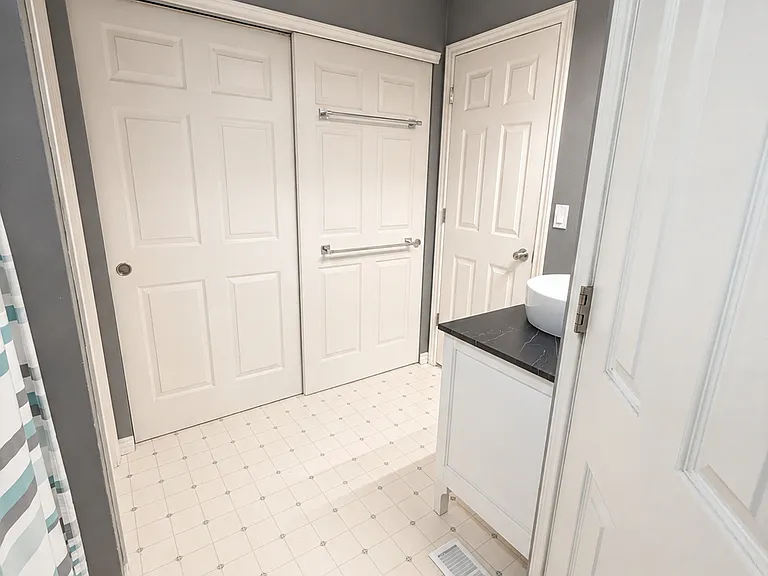Jack/ Jill Bathroom