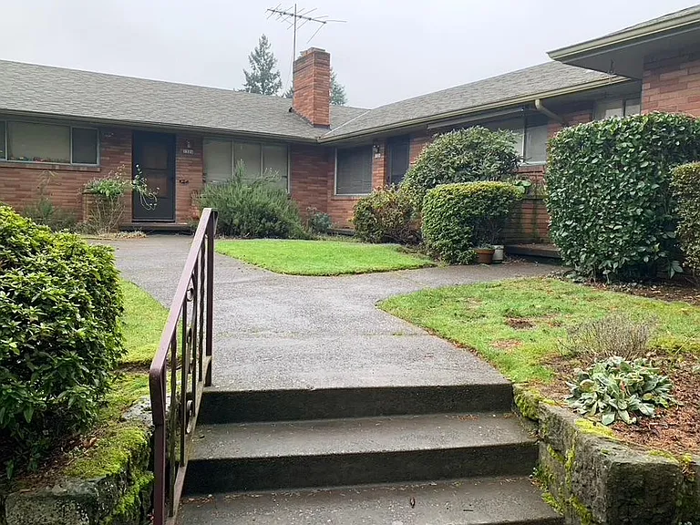 1328 NE 55th Ave — Photo 3
