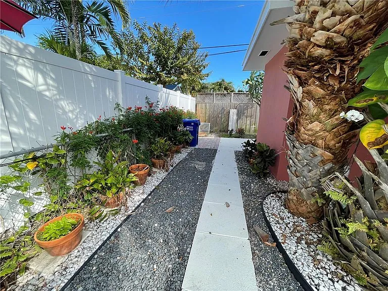 616 NE 11th Ave — Photo 15