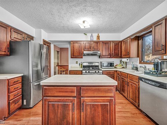 5th image of 21481 Montclare Blvd