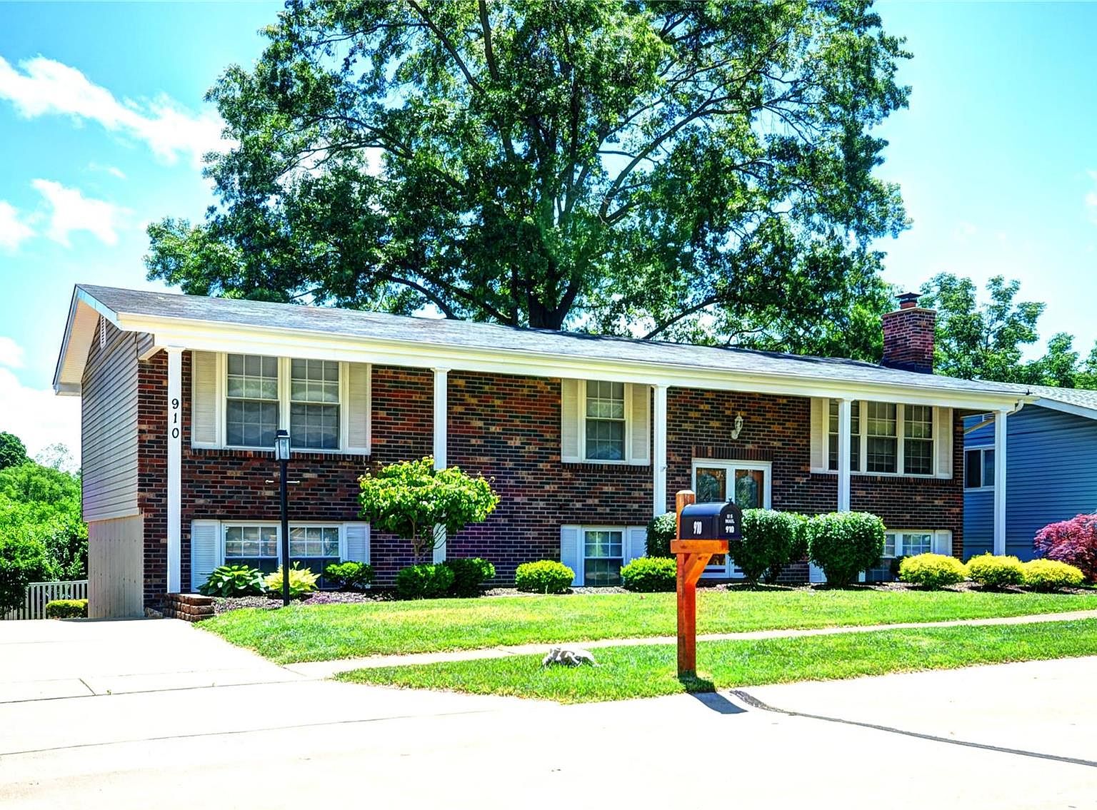 910 Queensbridge Rd, Manchester, MO 63021 Zillow