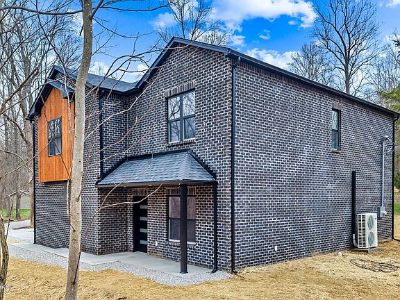 2nd image of 7725 Greenbrier Rd NE