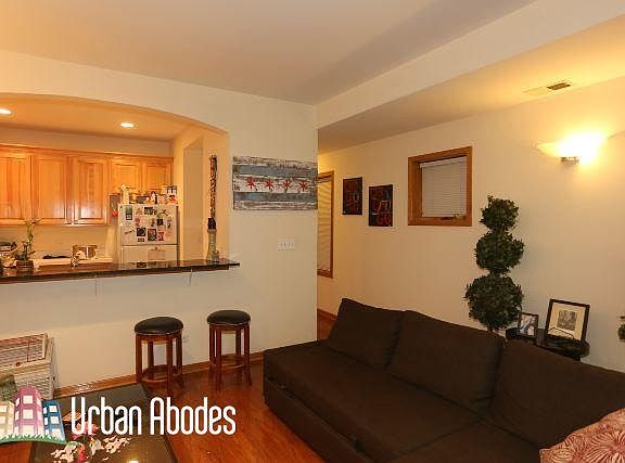 4th image of 824 W Buckingham Pl #Garden