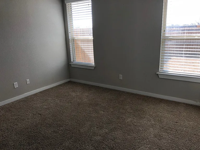 202 Hidden Springs Dr — Photo 3