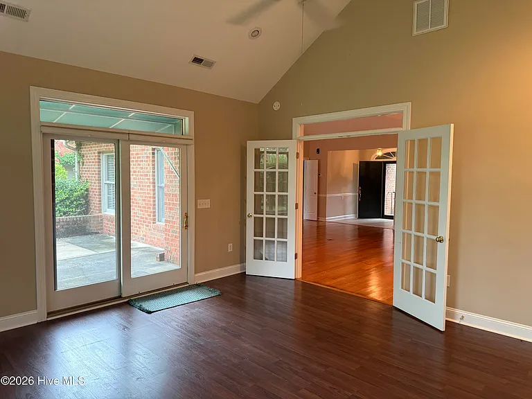 309 Village Green Dr — Photo 6
