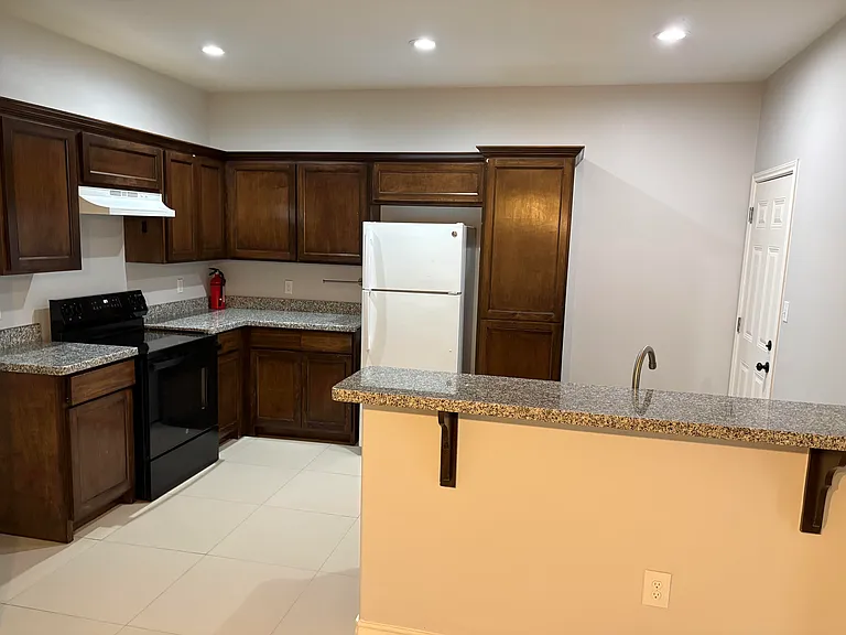 1102 Escondido Ln E #A — Photo 4
