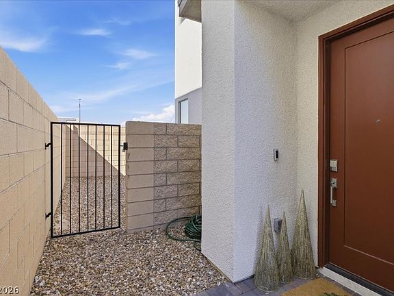 4th image of 2555 Campaldo St