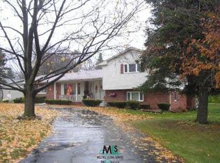 6380 Canmoor Dr, Troy, MI 48098
