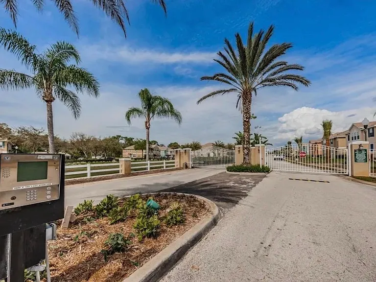 8326 Shallow Creek Ct — Photo 5