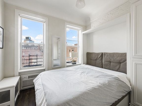 4th image of 323 W 11th St APT 5R