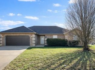 950 E Lily Dr, Ozark, MO 65721