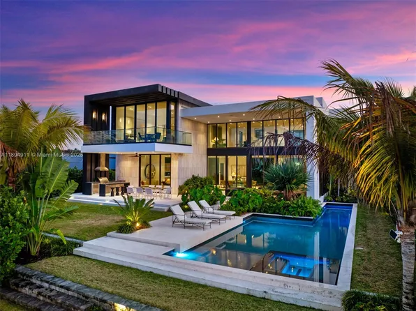 478 Tamarind Dr, Hallandale, FL 33009