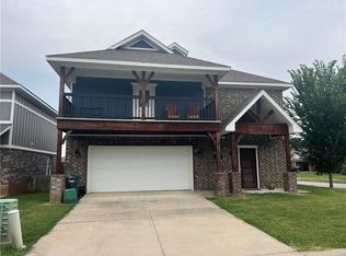 1381 N Sicily Ln, Fayetteville, AR 72704