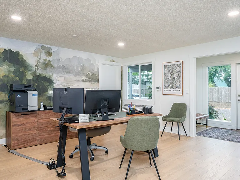 The Lindale | Leasing Office