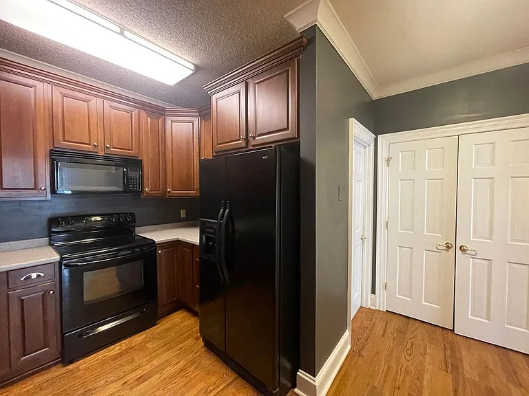 175 Corbin Ave — Photo 5