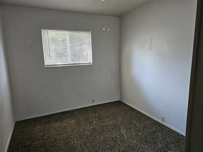 406 W 6th St #3 — Photo 6